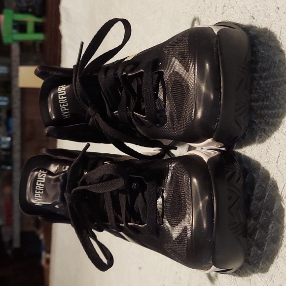 Nike hyperfuse shoes - Picture 2 of 5